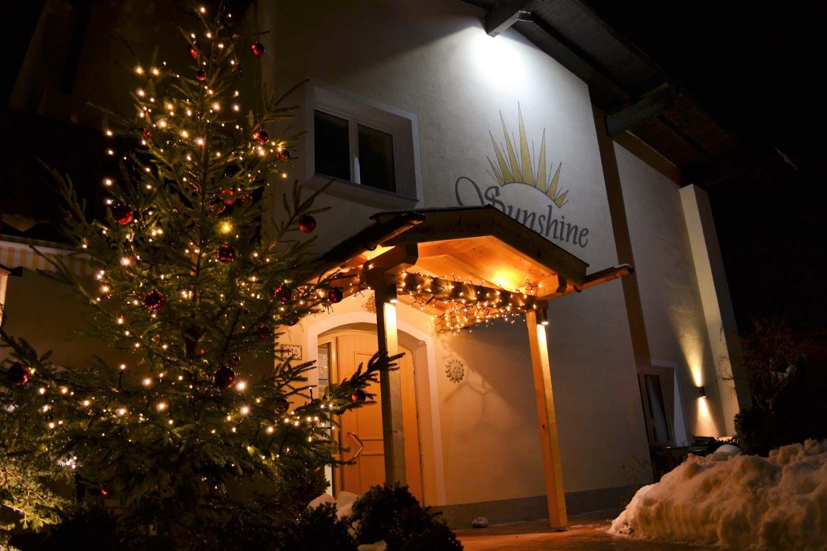 Das Haus im Winter bei Nacht